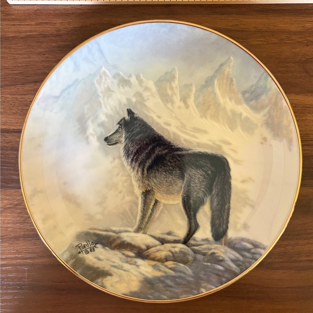 Artaffects Timber Wolf‎ Collector Plate Gregory Perillo North American Wildlife